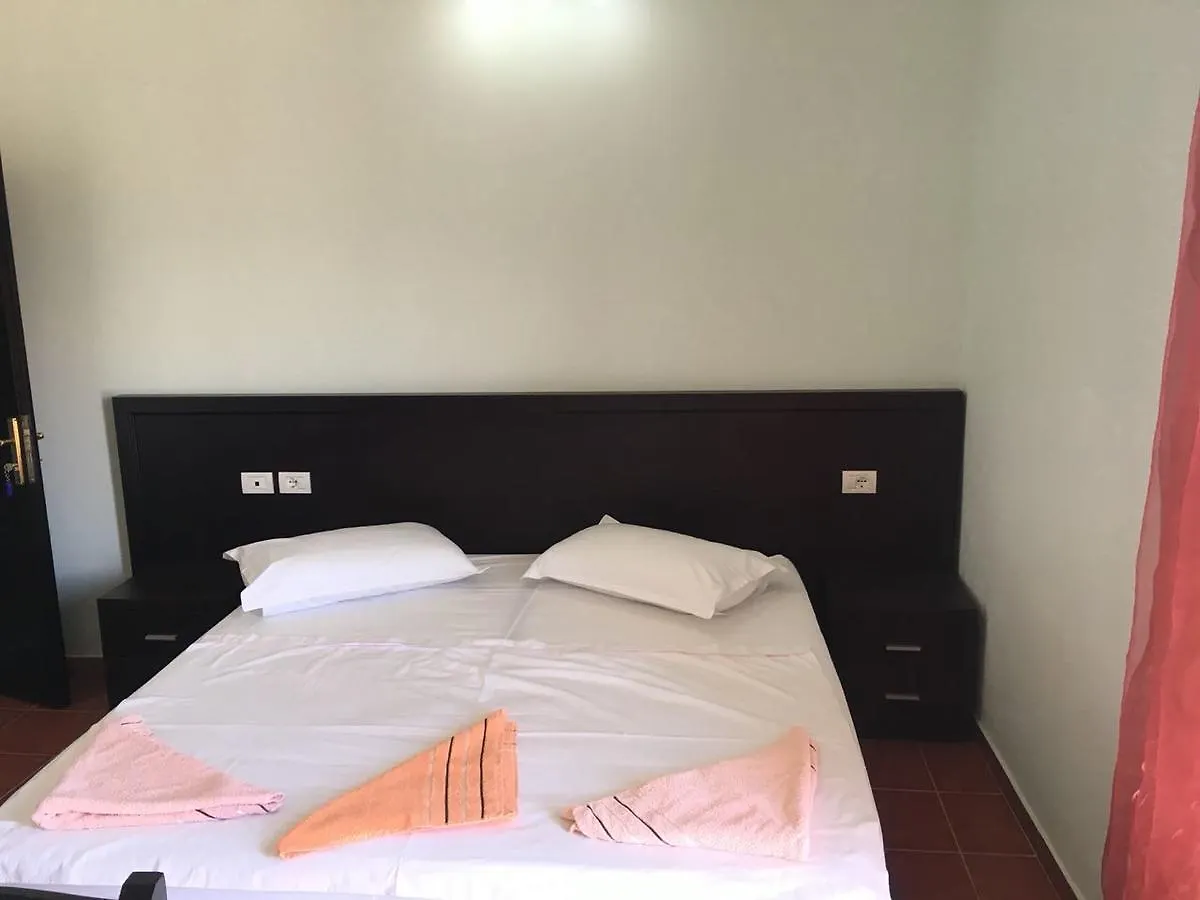 Guest House Simeone بيرات 4*,